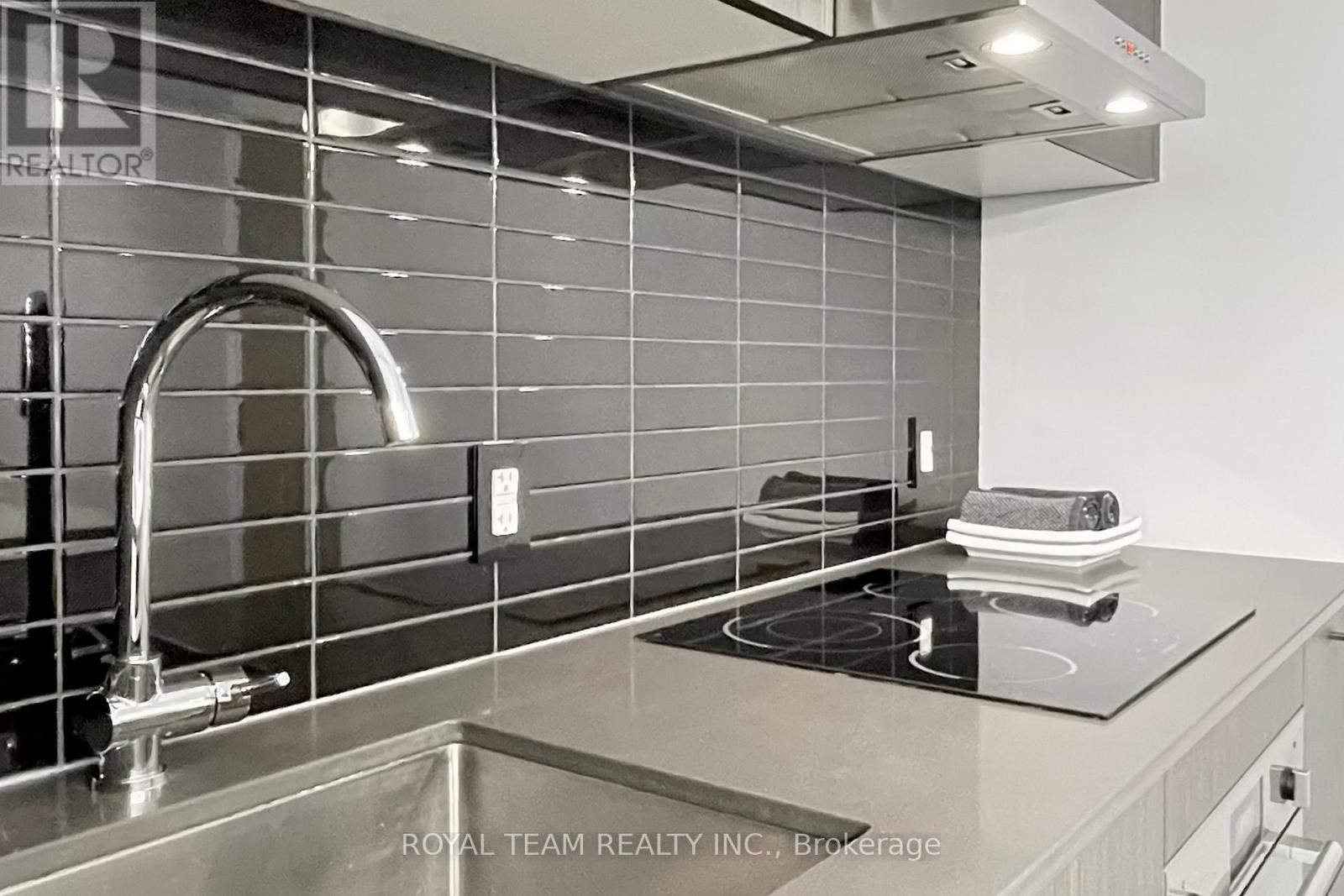 5703 - 88 Harbour Street, Toronto, Ontario  M5J 0C3 - Photo 14 - C12881732