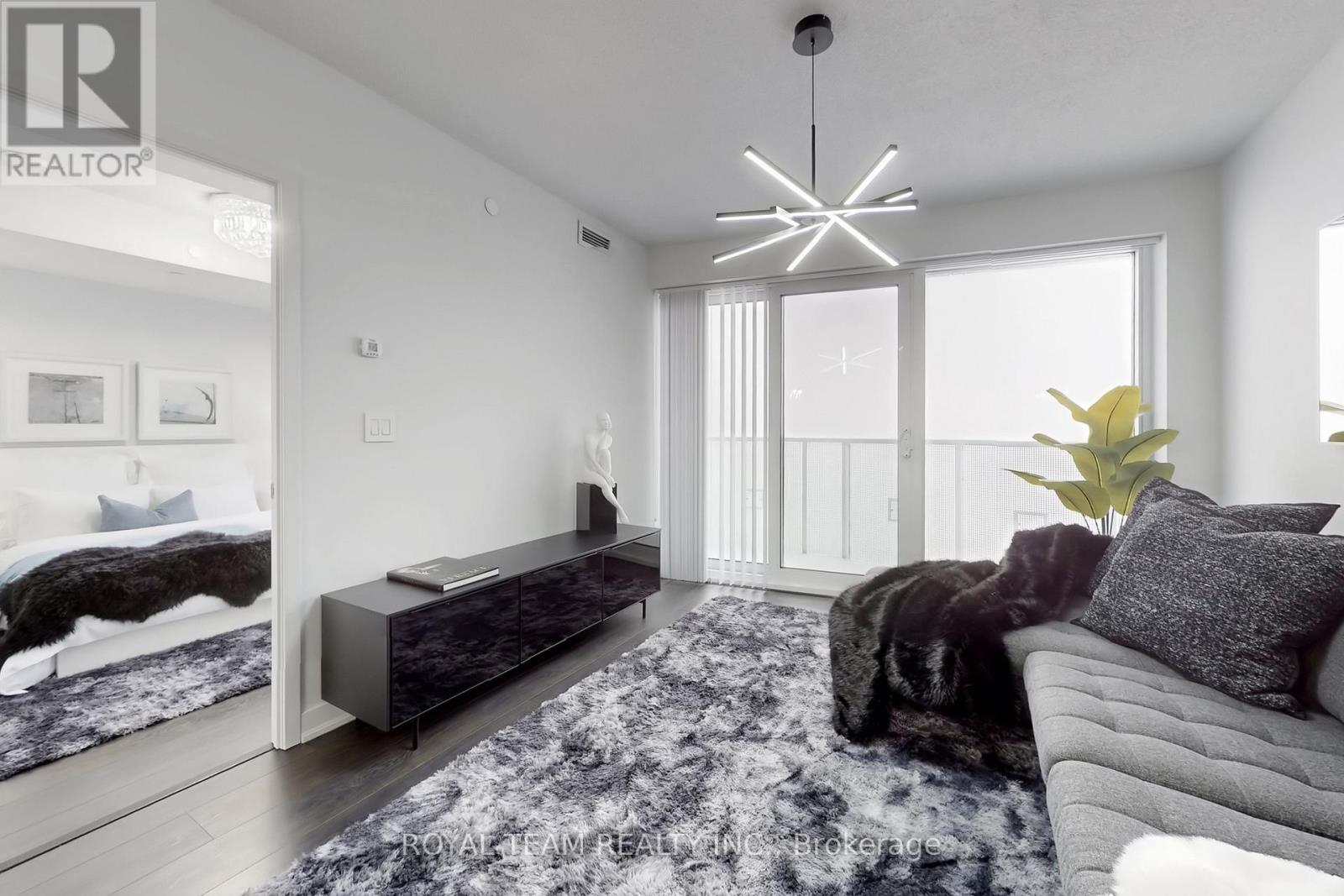 5703 - 88 Harbour Street, Toronto, Ontario  M5J 0C3 - Photo 3 - C12881732