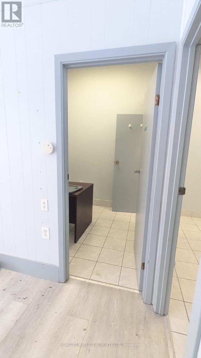 109 Lotherton Pathway, Toronto (Yorkdale-Glen Park), Ontario  M6B 2G6 - Photo 11 - W12629352