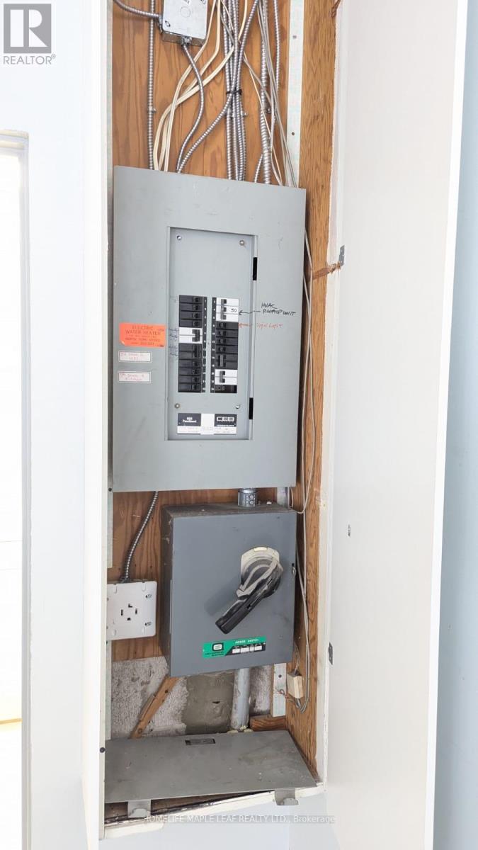 109 Lotherton Pathway, Toronto (Yorkdale-Glen Park), Ontario  M6B 2G6 - Photo 19 - W12629352