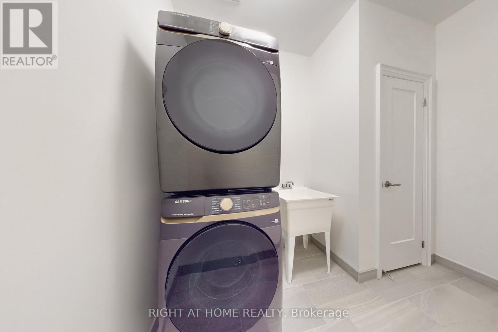 3300 Taha Gardens, Oakville, Ontario L6M 4K1 - Photo 36 - W12828848