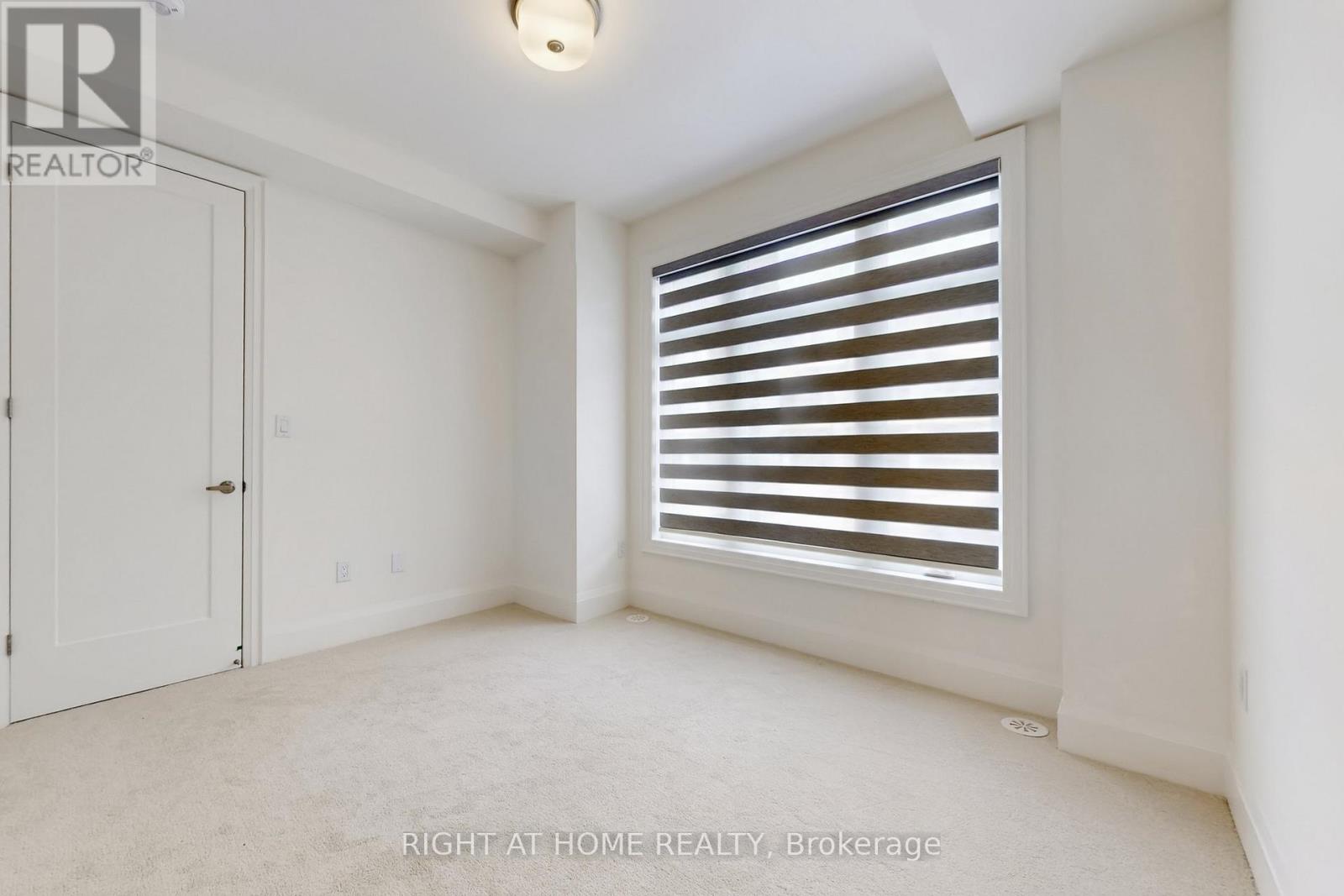 3300 Taha Gardens, Oakville, Ontario L6M 4K1 - Photo 4 - W12828848