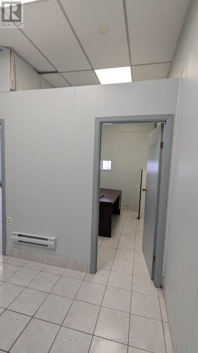 109 Lotherton Pathway, Toronto (Yorkdale-Glen Park), Ontario  M6B 2G6 - Photo 2 - W12629352