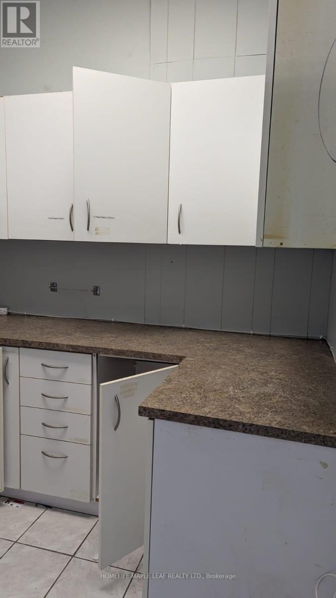 109 Lotherton Pathway, Toronto (Yorkdale-Glen Park), Ontario  M6B 2G6 - Photo 14 - W12629352