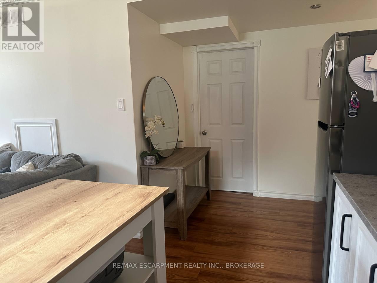 Lower - 253 East 44th Street, Hamilton, Ontario  L8T 3H7 - Photo 7 - X12886666