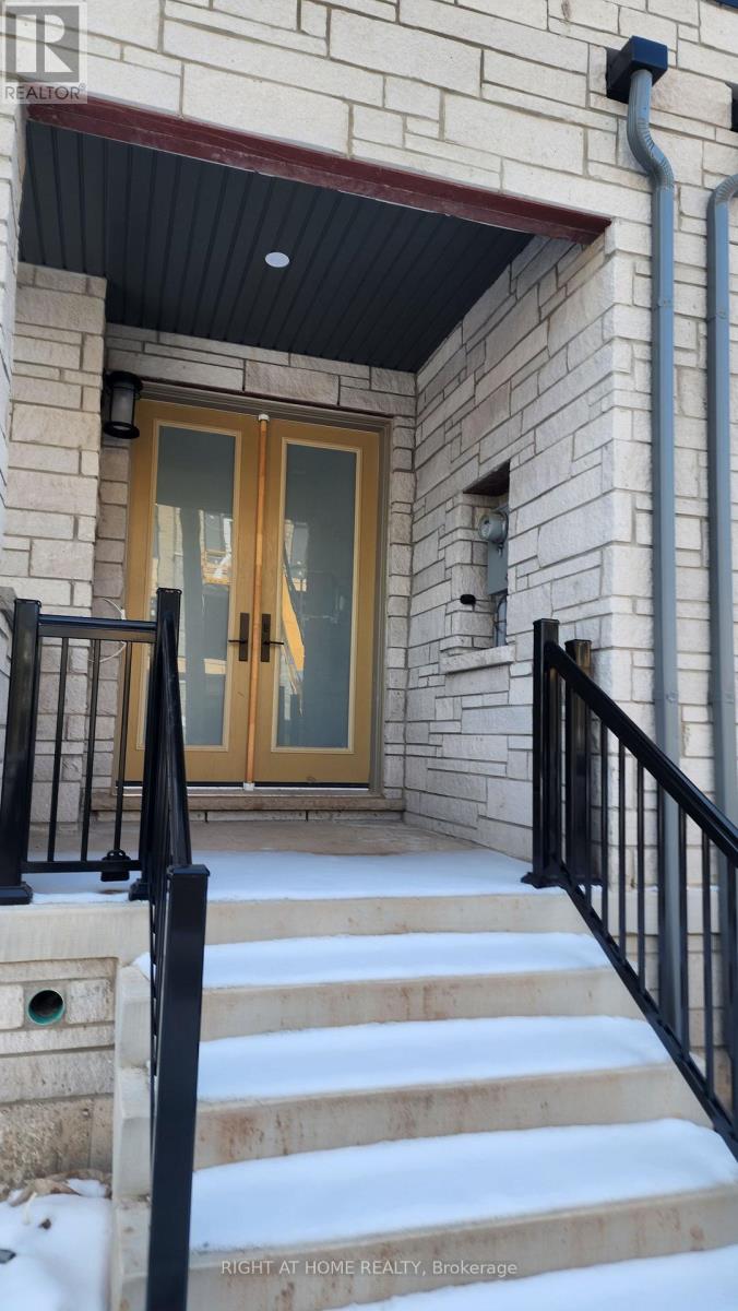 3300 Taha Gardens, Oakville, Ontario L6M 4K1 - Photo 2 - W12828848