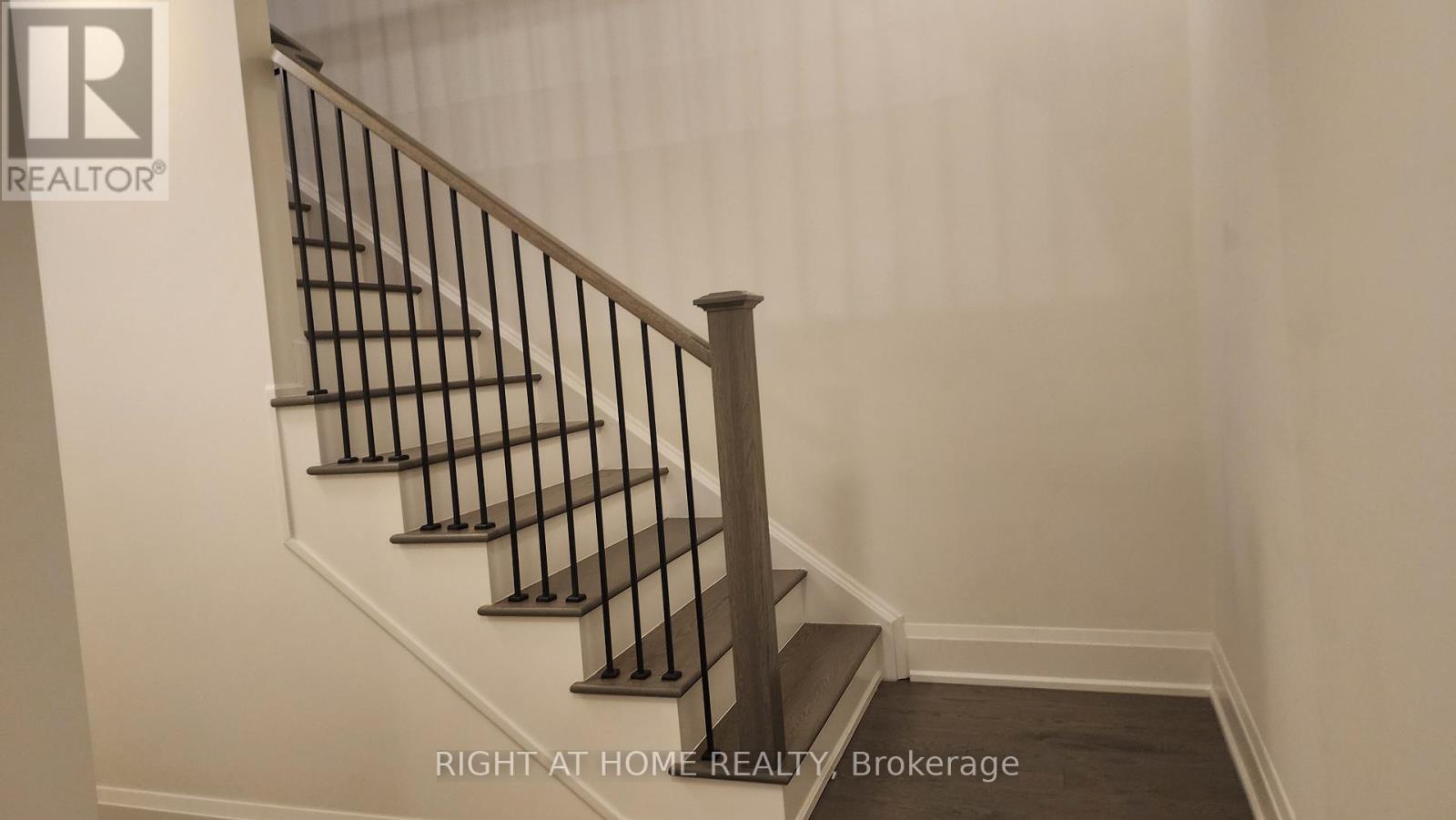 3300 Taha Gardens, Oakville, Ontario L6M 4K1 - Photo 6 - W12828848