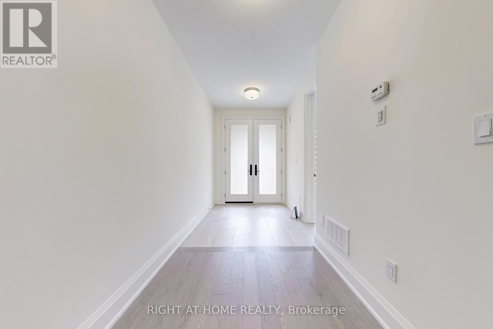 3300 Taha Gardens, Oakville, Ontario L6M 4K1 - Photo 3 - W12828848