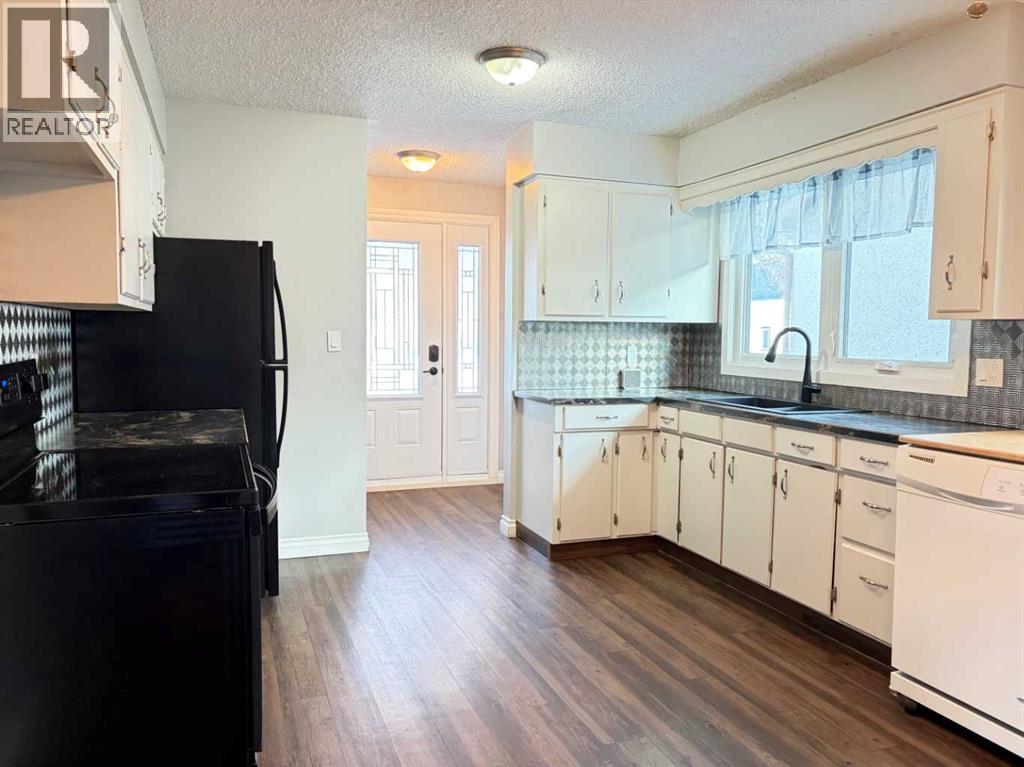 5719 50a Avenue, Stettler, Alberta  T0C 2L2 - Photo 9 - A2277984