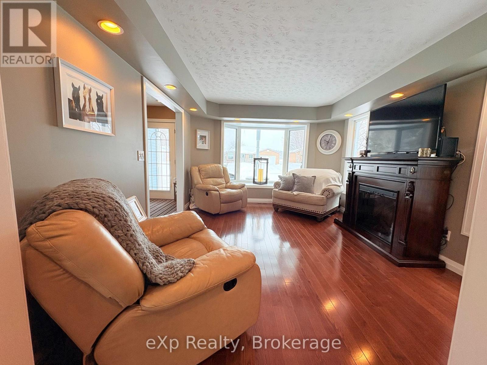 3 Gray Court, South Bruce, Ontario  N0G 2J0 - Photo 10 - X12886792