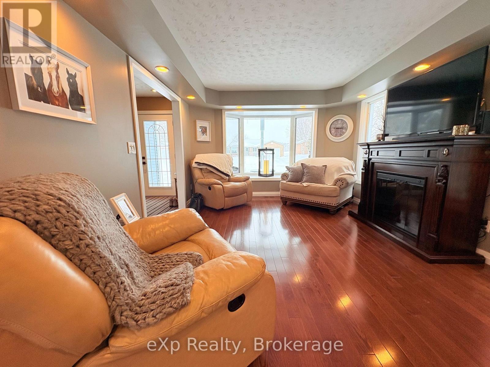 3 Gray Court, South Bruce, Ontario  N0G 2J0 - Photo 9 - X12886792