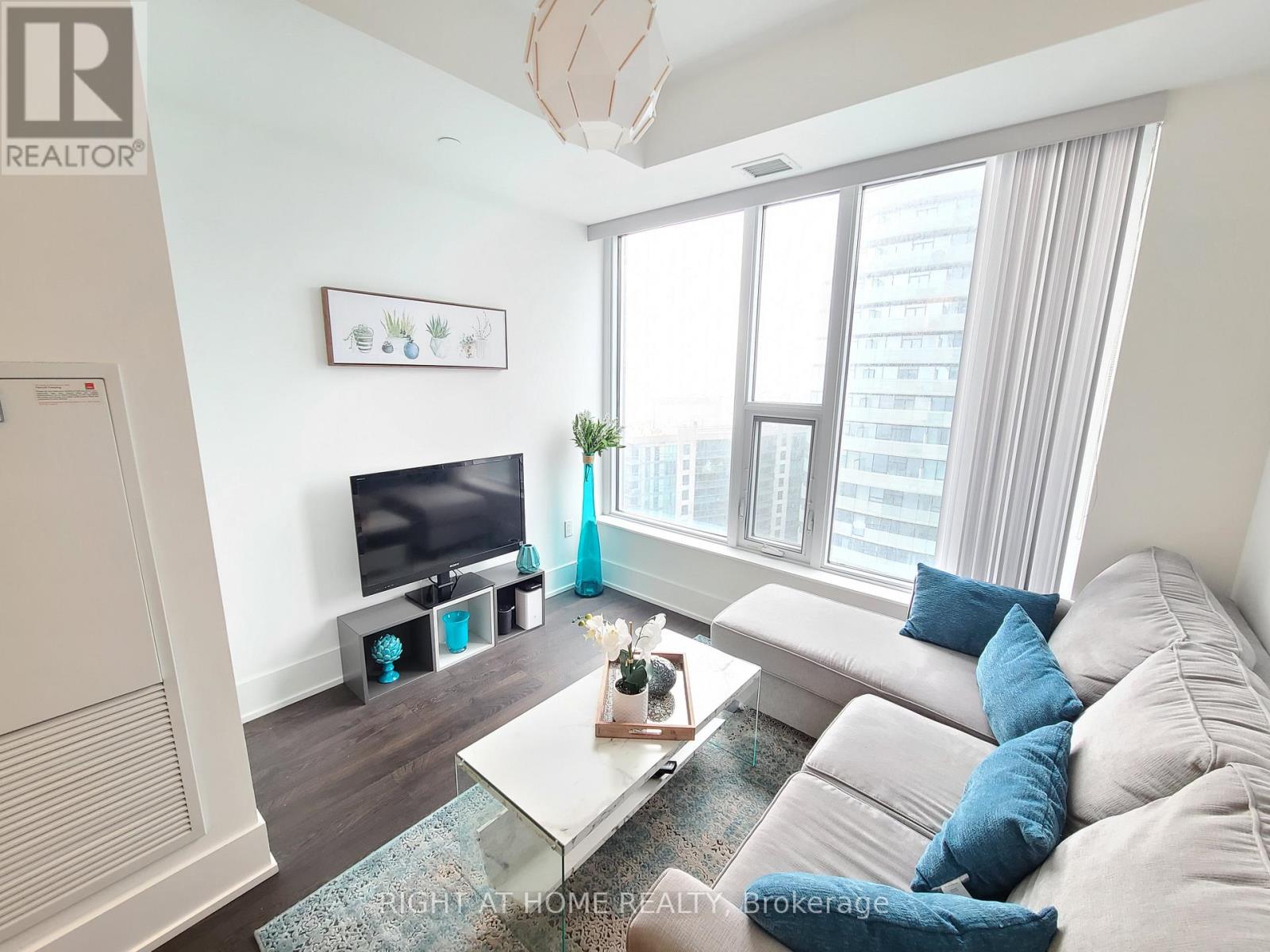 3712 - 10 York Street, Toronto (Waterfront Communities), Ontario  M5J 2Z2 - Photo 17 - C12886842