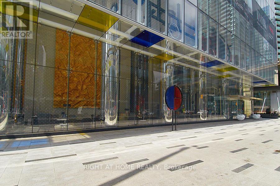 3712 - 10 York Street, Toronto (Waterfront Communities), Ontario  M5J 2Z2 - Photo 3 - C12886842