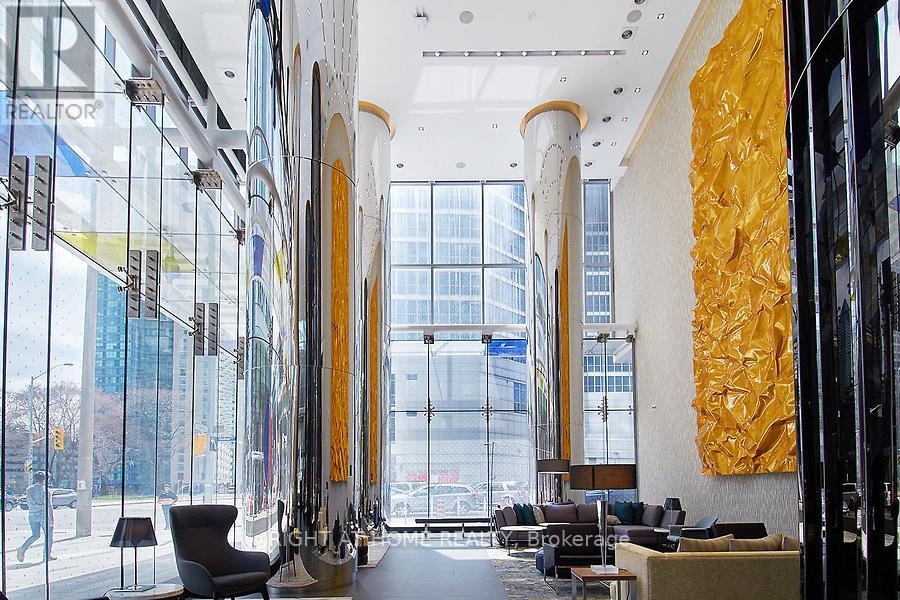 3712 - 10 York Street, Toronto (Waterfront Communities), Ontario  M5J 2Z2 - Photo 4 - C12886842