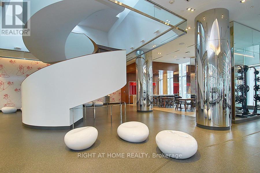 3712 - 10 York Street, Toronto (Waterfront Communities), Ontario  M5J 2Z2 - Photo 6 - C12886842