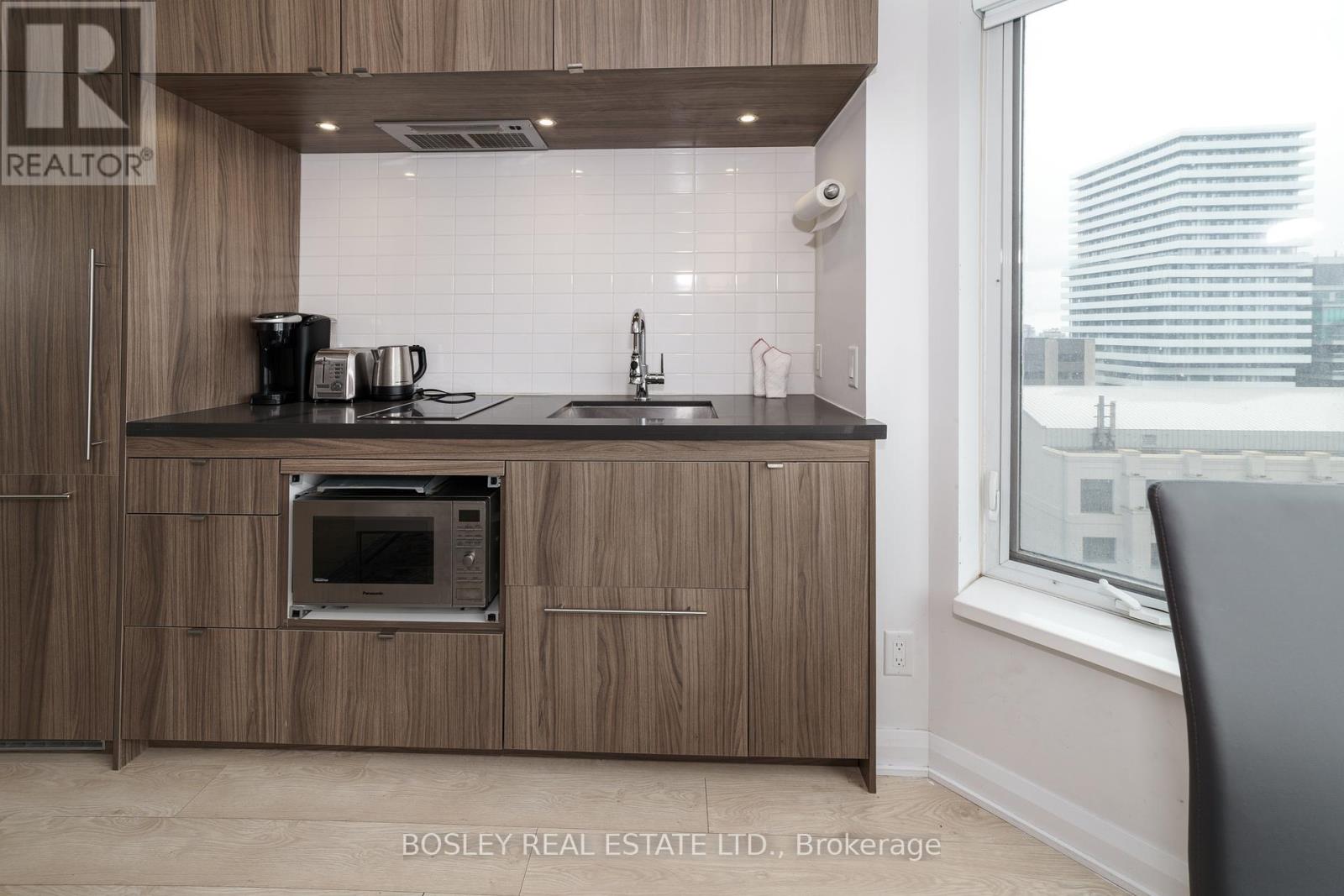 2016 - 155 Yorkville Avenue, Toronto (Annex), Ontario  M5R 1C4 - Photo 8 - C12886874