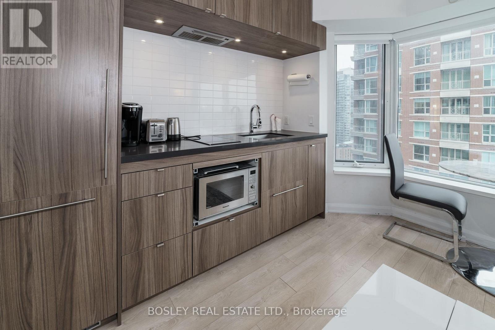 2016 - 155 Yorkville Avenue, Toronto (Annex), Ontario  M5R 1C4 - Photo 9 - C12886874