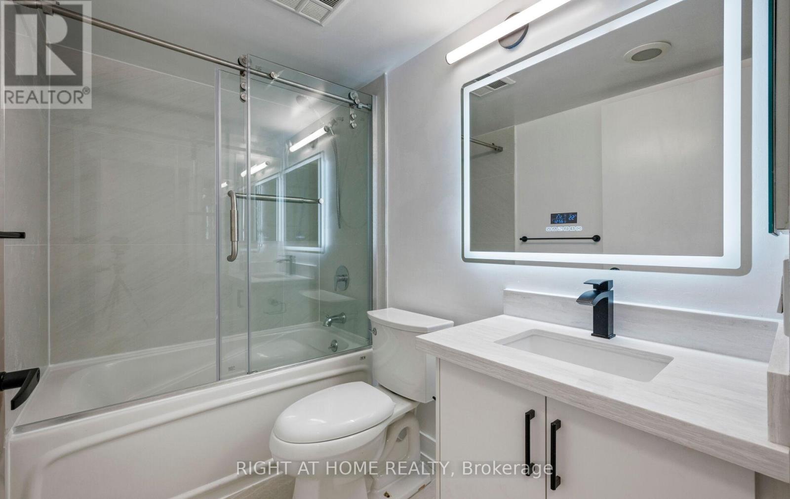 219 - 600 Queens Quay, Toronto (Waterfront Communities), Ontario  M5V 3M3 - Photo 10 - C12886878