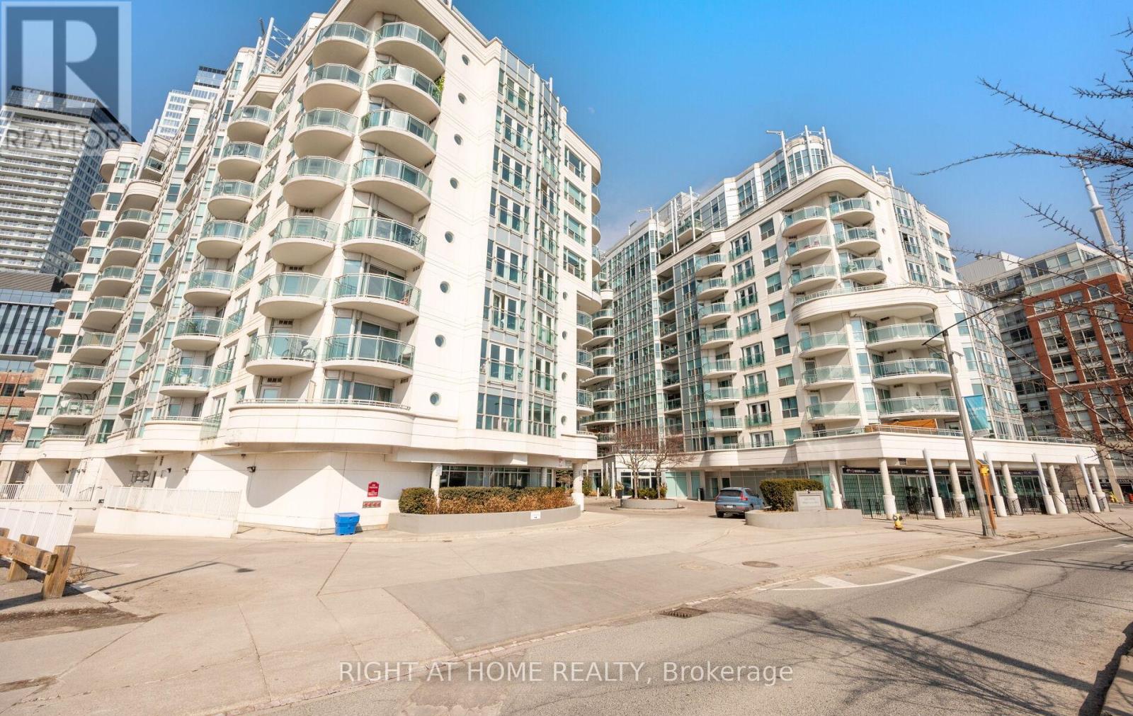 219 - 600 Queens Quay, Toronto (Waterfront Communities), Ontario  M5V 3M3 - Photo 2 - C12886878