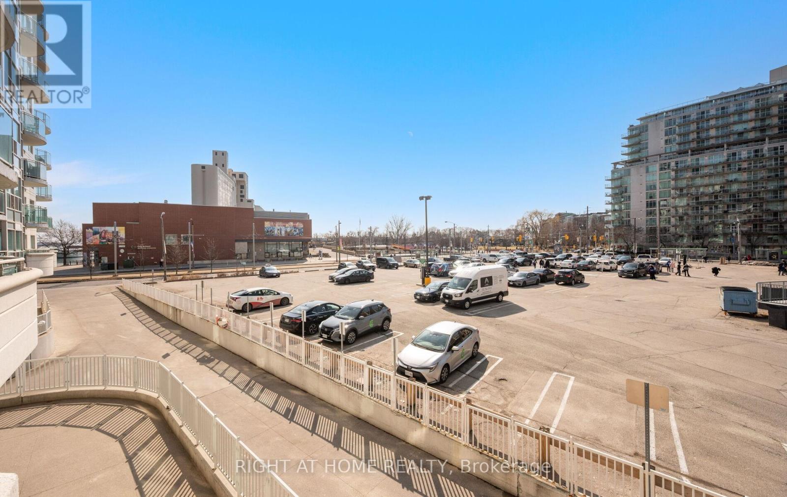 219 - 600 Queens Quay, Toronto (Waterfront Communities), Ontario  M5V 3M3 - Photo 23 - C12886878