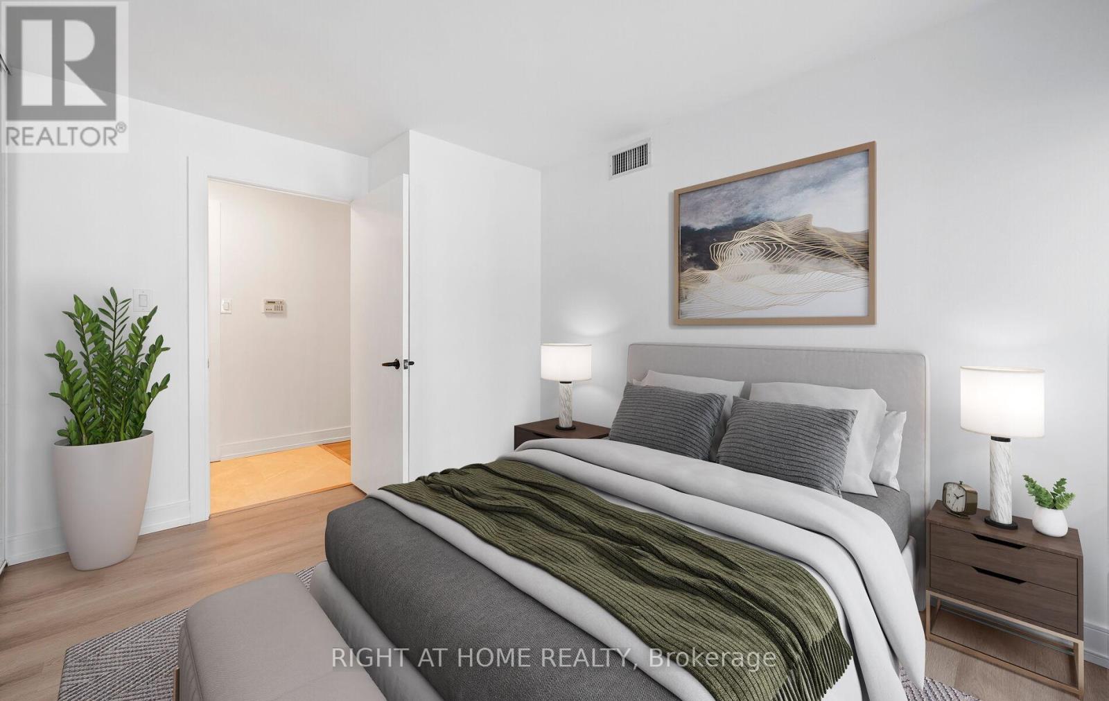 219 - 600 Queens Quay, Toronto (Waterfront Communities), Ontario  M5V 3M3 - Photo 9 - C12886878