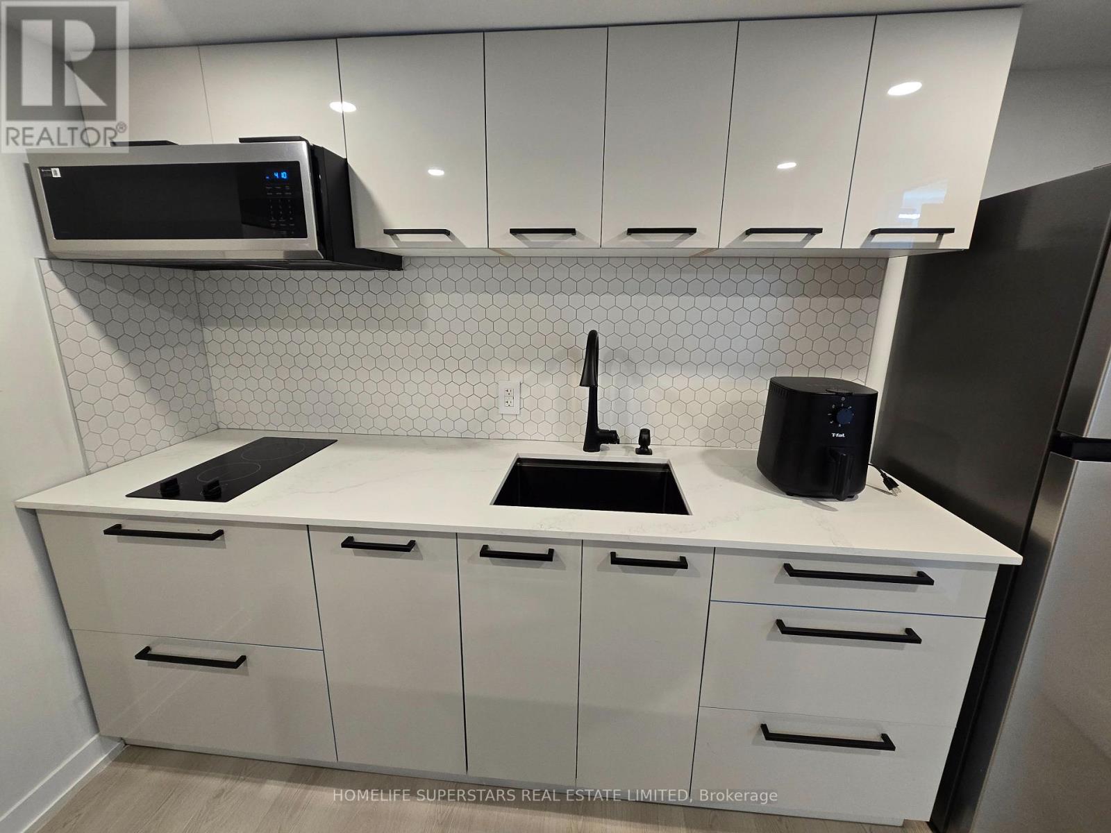 40 Akil Thomas Gardens, Toronto, Ontario  M1P 0G3 - Photo 3 - E12886866