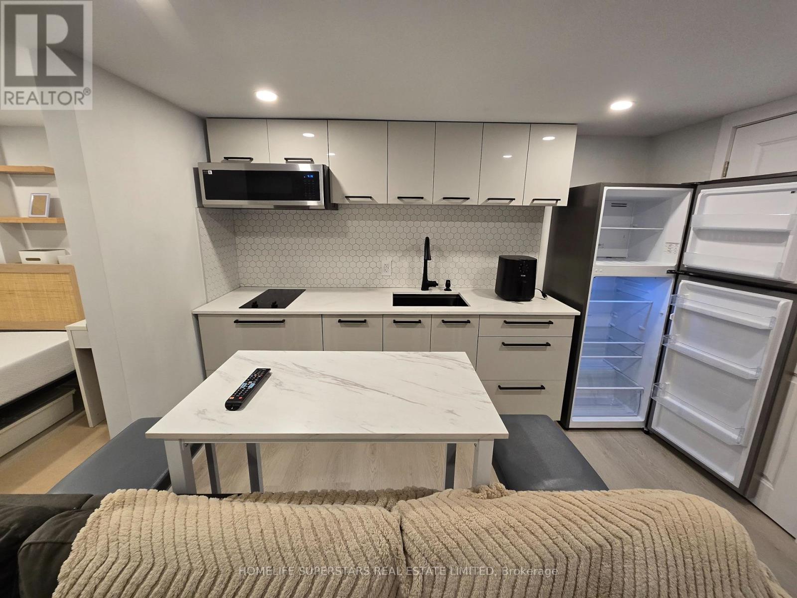 40 Akil Thomas Gardens, Toronto, Ontario  M1P 0G3 - Photo 7 - E12886866