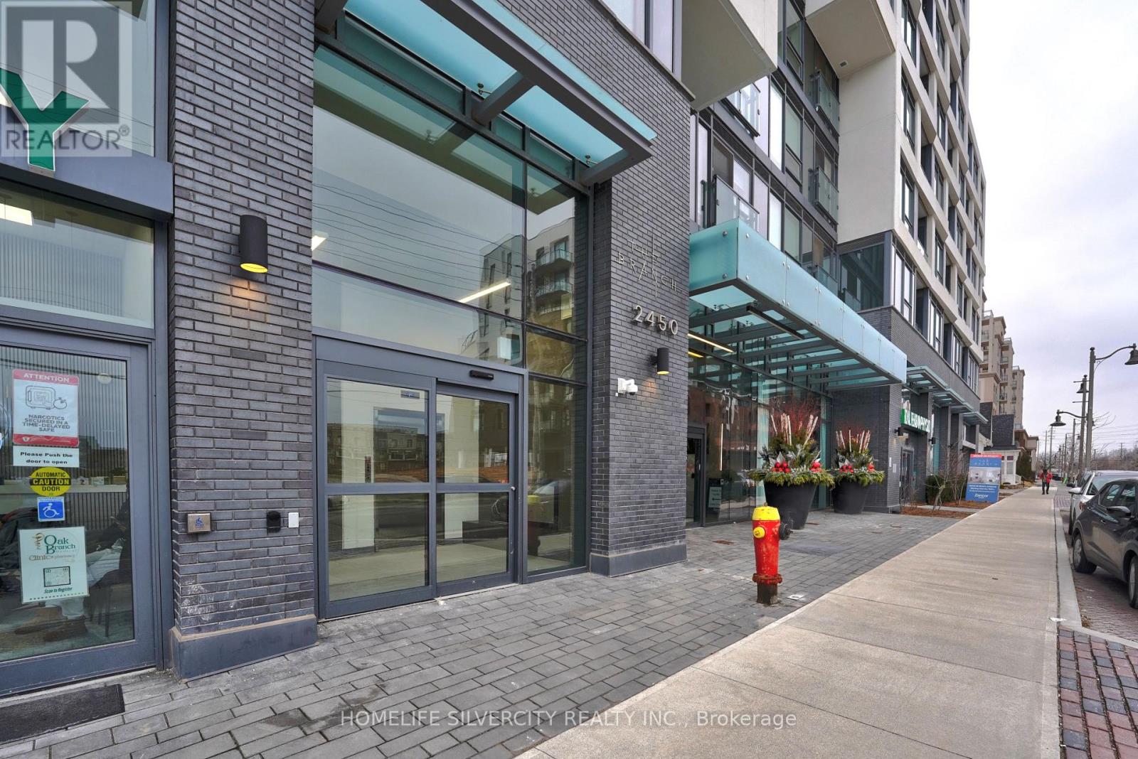 811 - 2450 Old Bronte Road, Oakville, Ontario L6M 5P6 - Photo 2 - W12682968