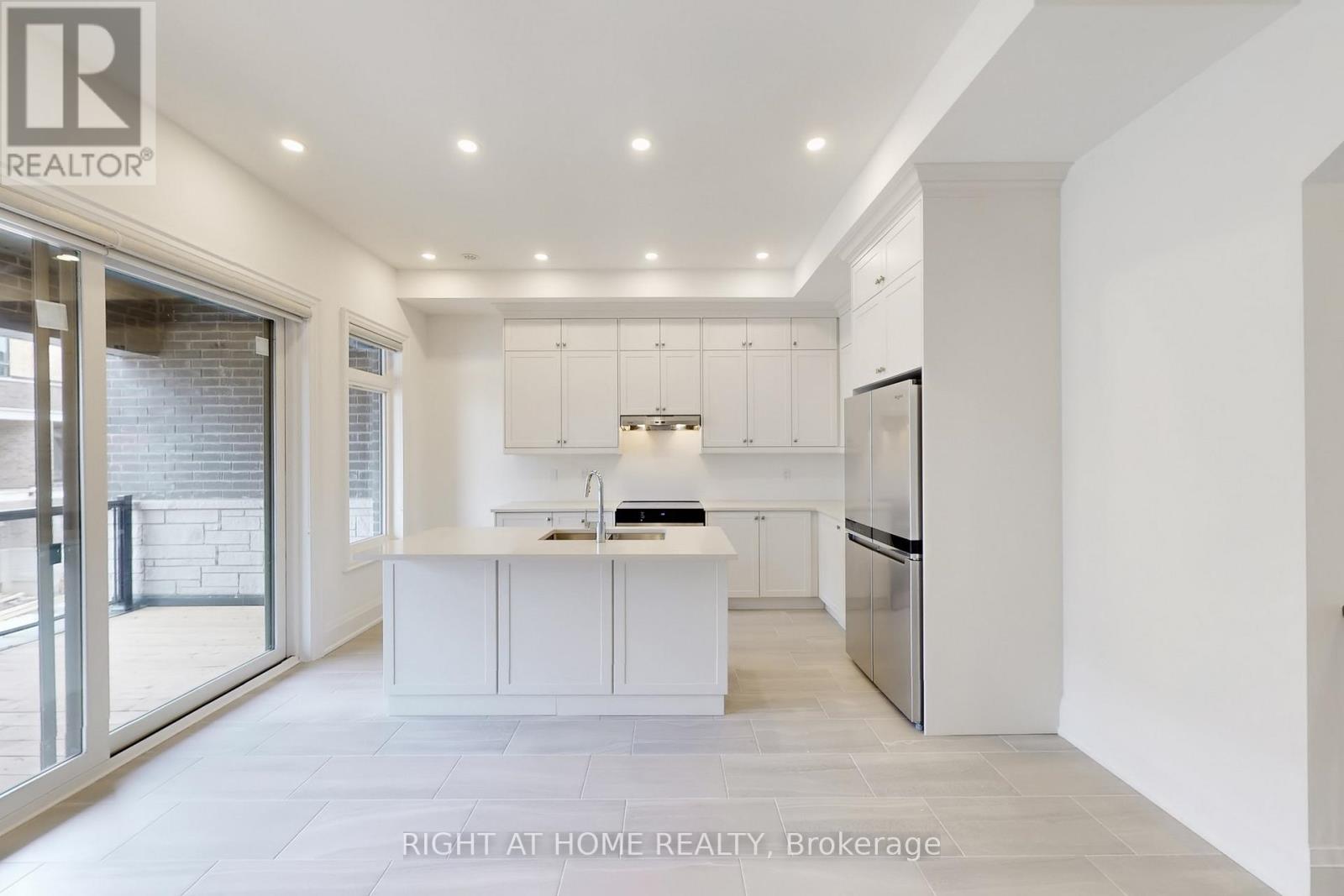 3300 Taha Gardens, Oakville, Ontario L6M 4K1 - Photo 13 - W12828848