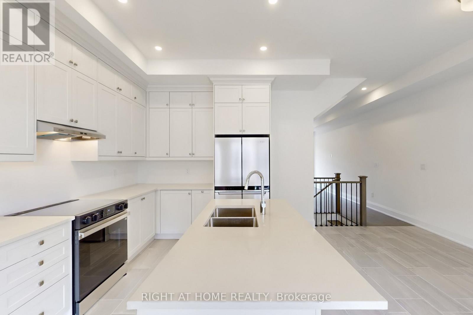 3300 Taha Gardens, Oakville, Ontario L6M 4K1 - Photo 19 - W12828848