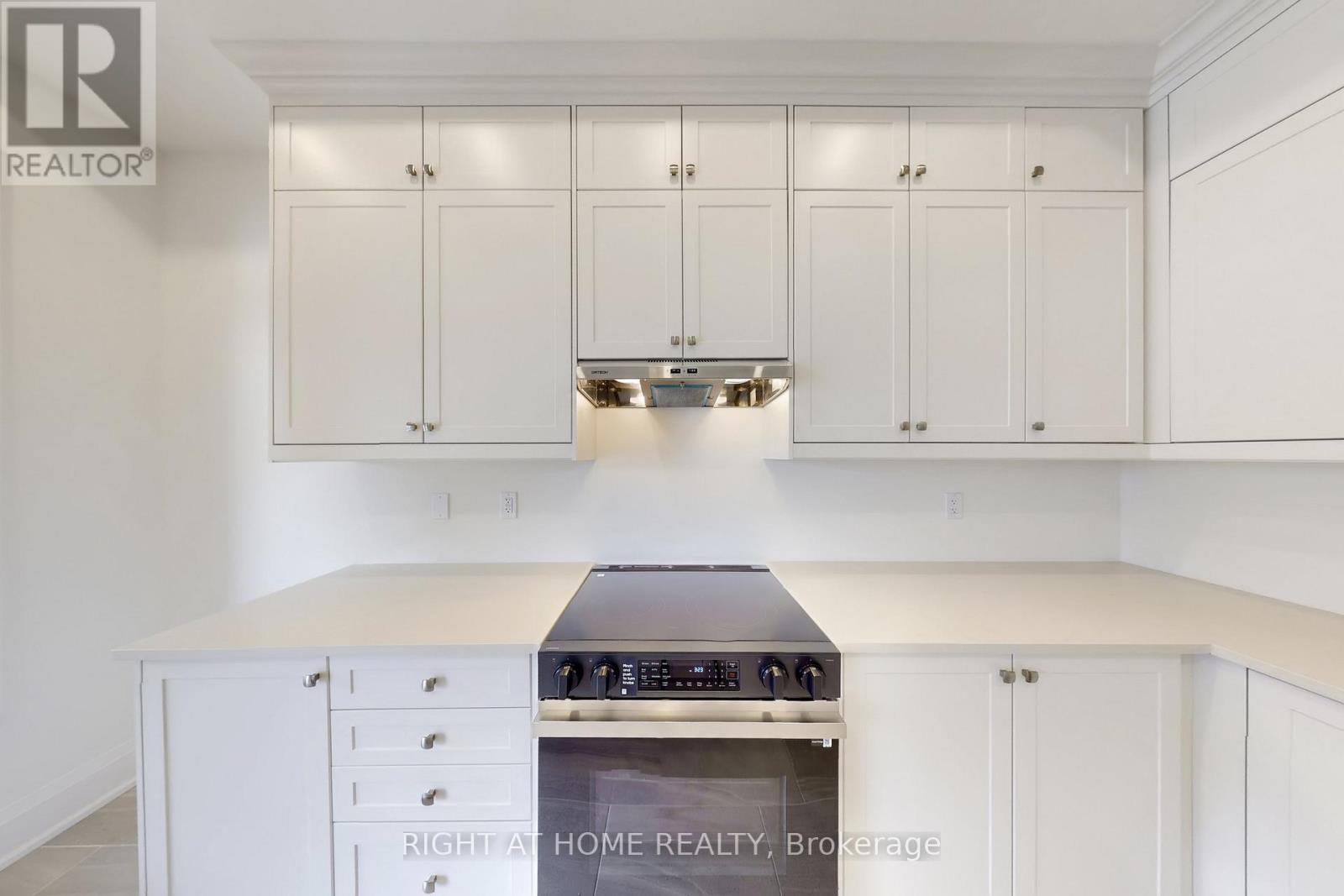 3300 Taha Gardens, Oakville, Ontario L6M 4K1 - Photo 17 - W12828848