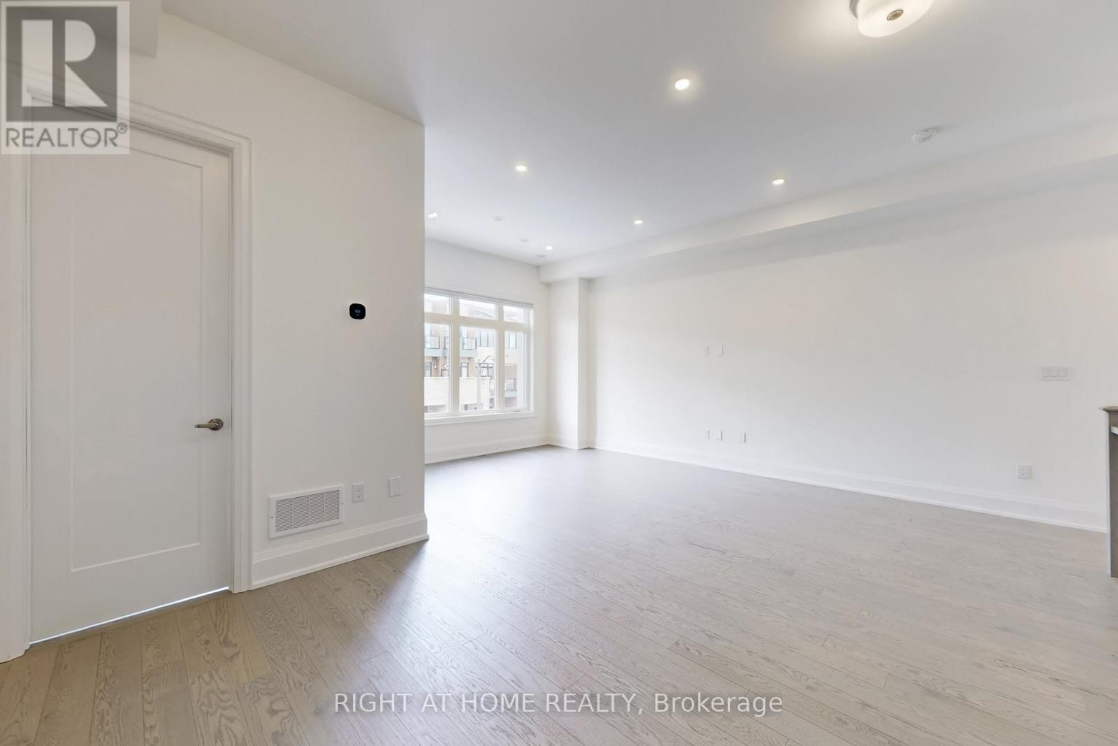 3300 Taha Gardens, Oakville, Ontario L6M 4K1 - Photo 9 - W12828848