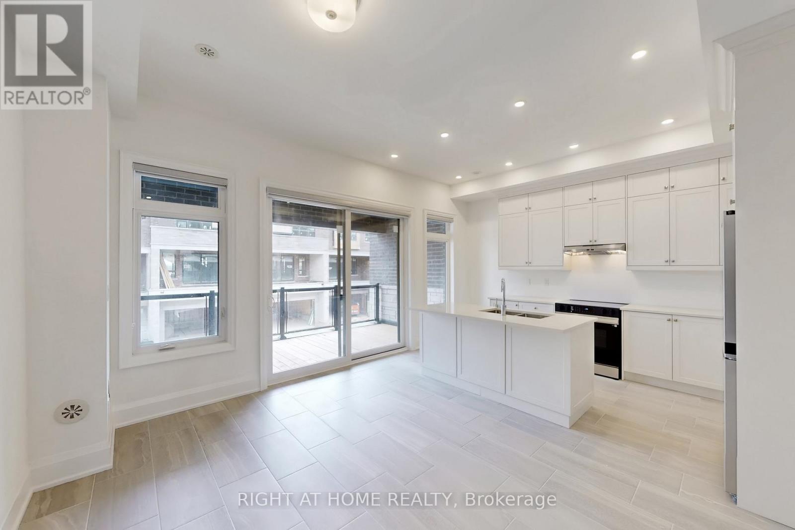 3300 Taha Gardens, Oakville, Ontario L6M 4K1 - Photo 12 - W12828848