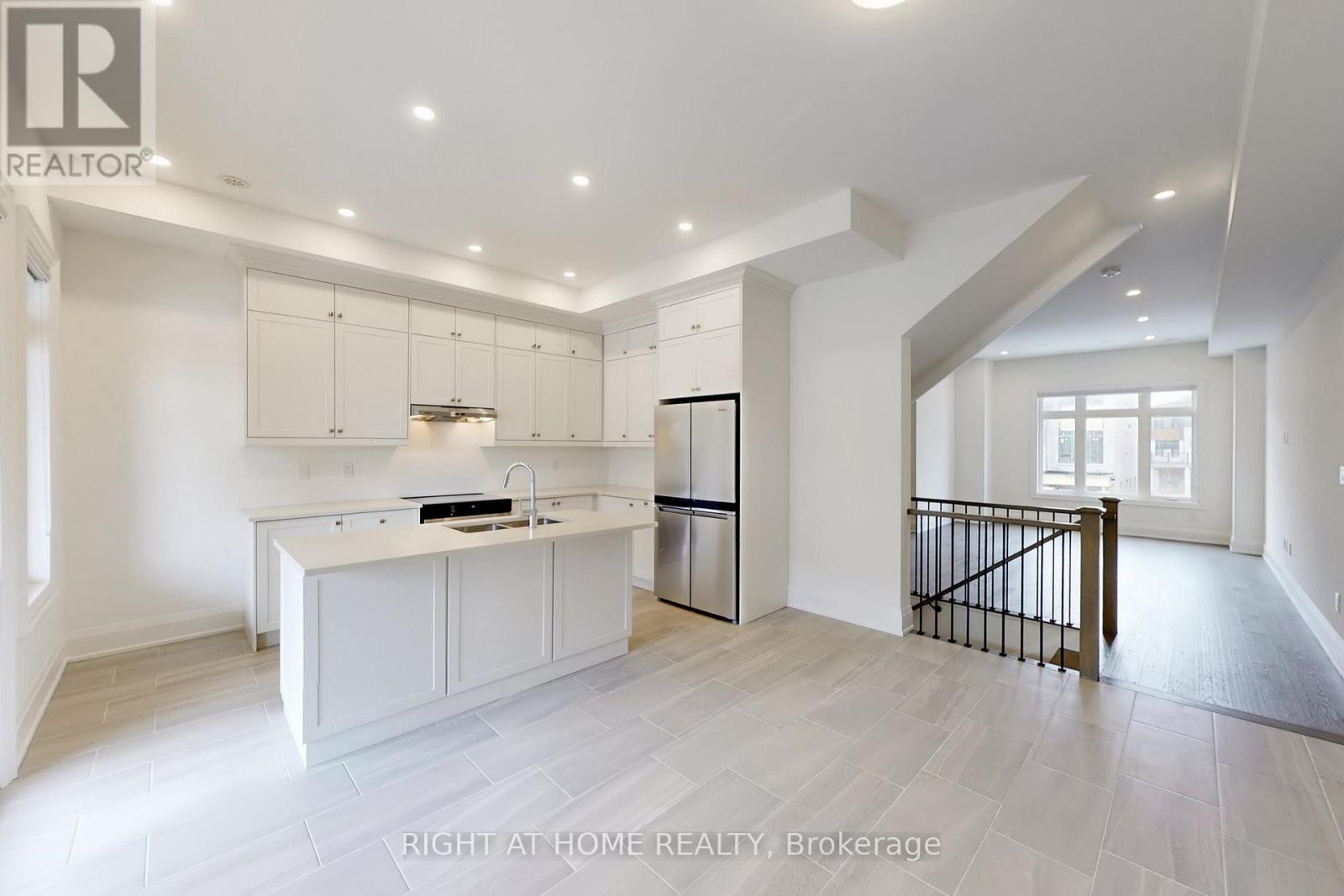 3300 Taha Gardens, Oakville, Ontario L6M 4K1 - Photo 14 - W12828848