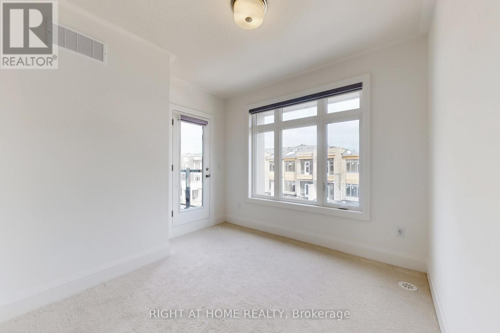 3300 Taha Gardens, Oakville, Ontario L6M 4K1 - Photo 34 - W12828848