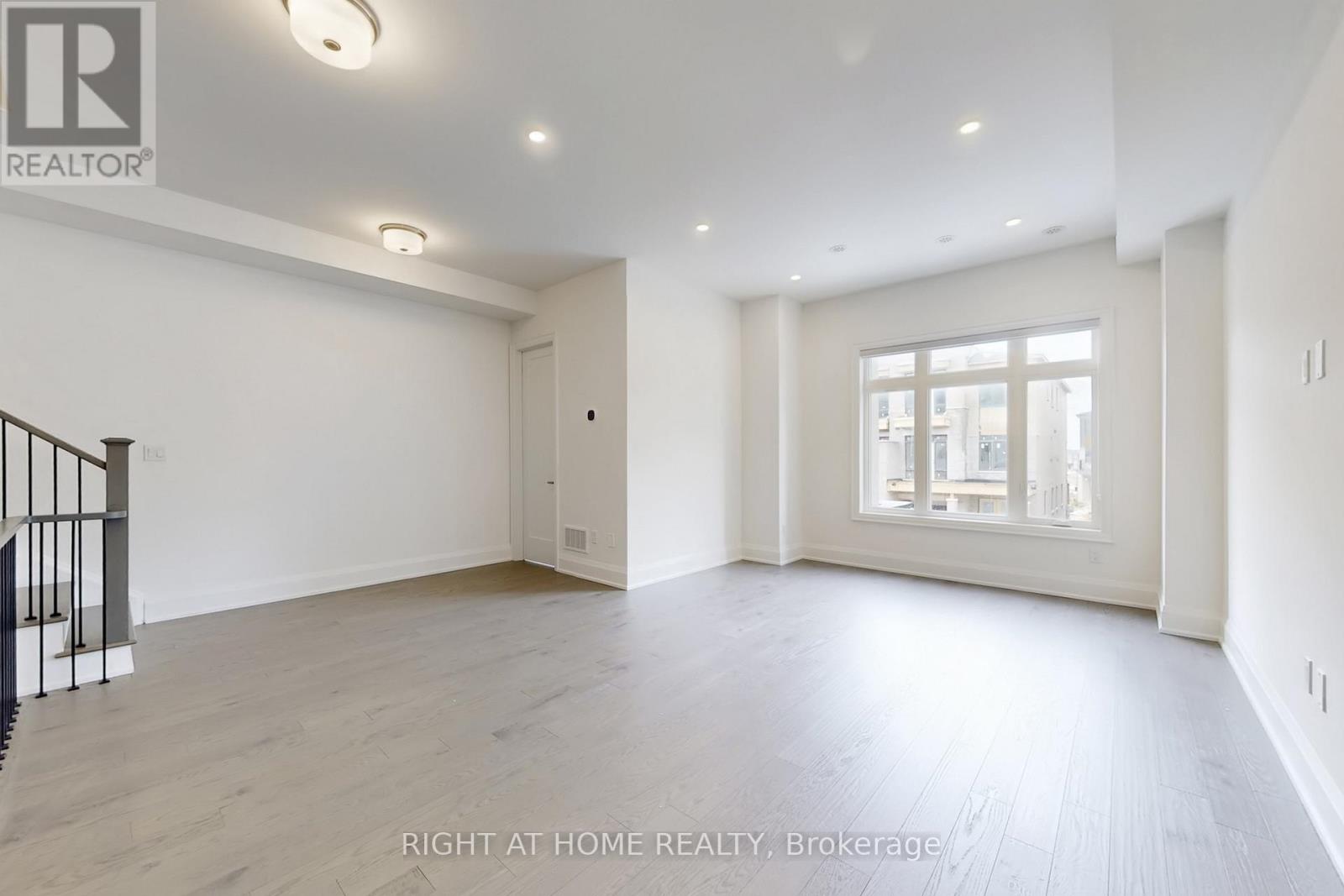 3300 Taha Gardens, Oakville, Ontario L6M 4K1 - Photo 8 - W12828848