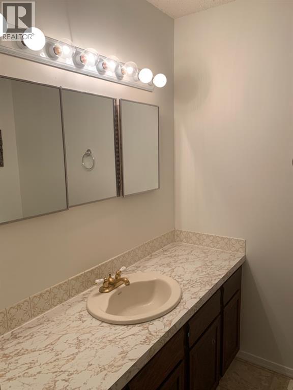 114 Mcgill Boulevard W, Lethbridge, Alberta  T1K 4C4 - Photo 14 - A2288221