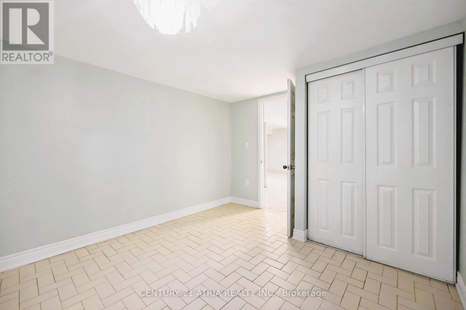 60 Council Crescent, Toronto (York University Heights), Ontario  M3J 1J6 - Photo 11 - W12886808
