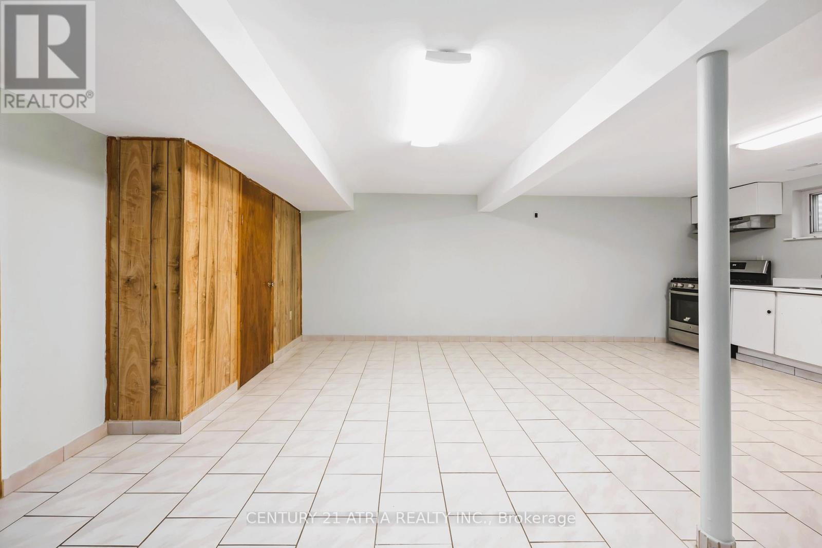 60 Council Crescent, Toronto (York University Heights), Ontario  M3J 1J6 - Photo 7 - W12886808