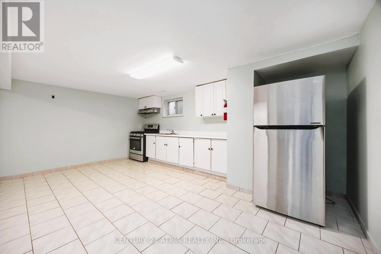 60 Council Crescent, Toronto (York University Heights), Ontario  M3J 1J6 - Photo 8 - W12886808