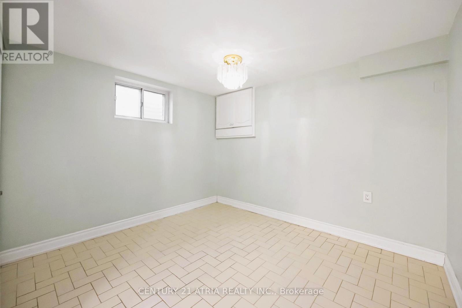 60 Council Crescent, Toronto (York University Heights), Ontario  M3J 1J6 - Photo 9 - W12886808