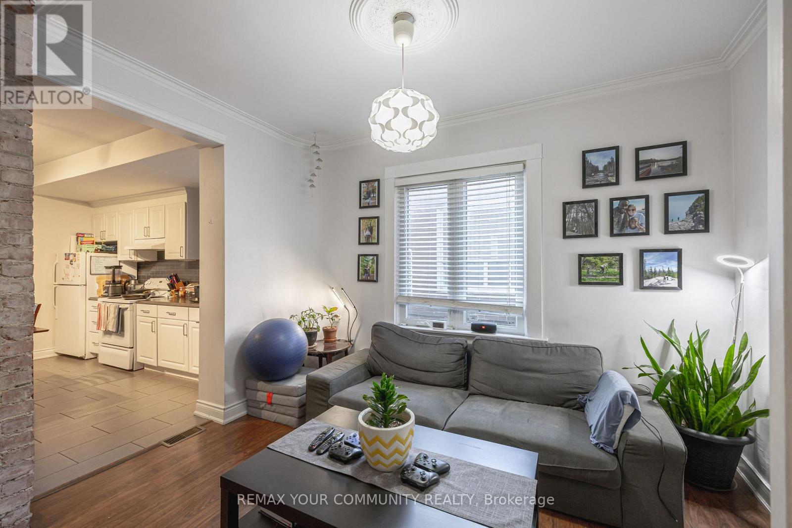 154 Day Avenue, Toronto (Caledonia-Fairbank), Ontario  M6E 3W3 - Photo 27 - W12886824