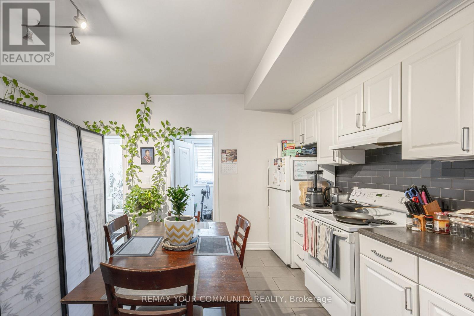 154 Day Avenue, Toronto (Caledonia-Fairbank), Ontario  M6E 3W3 - Photo 30 - W12886824