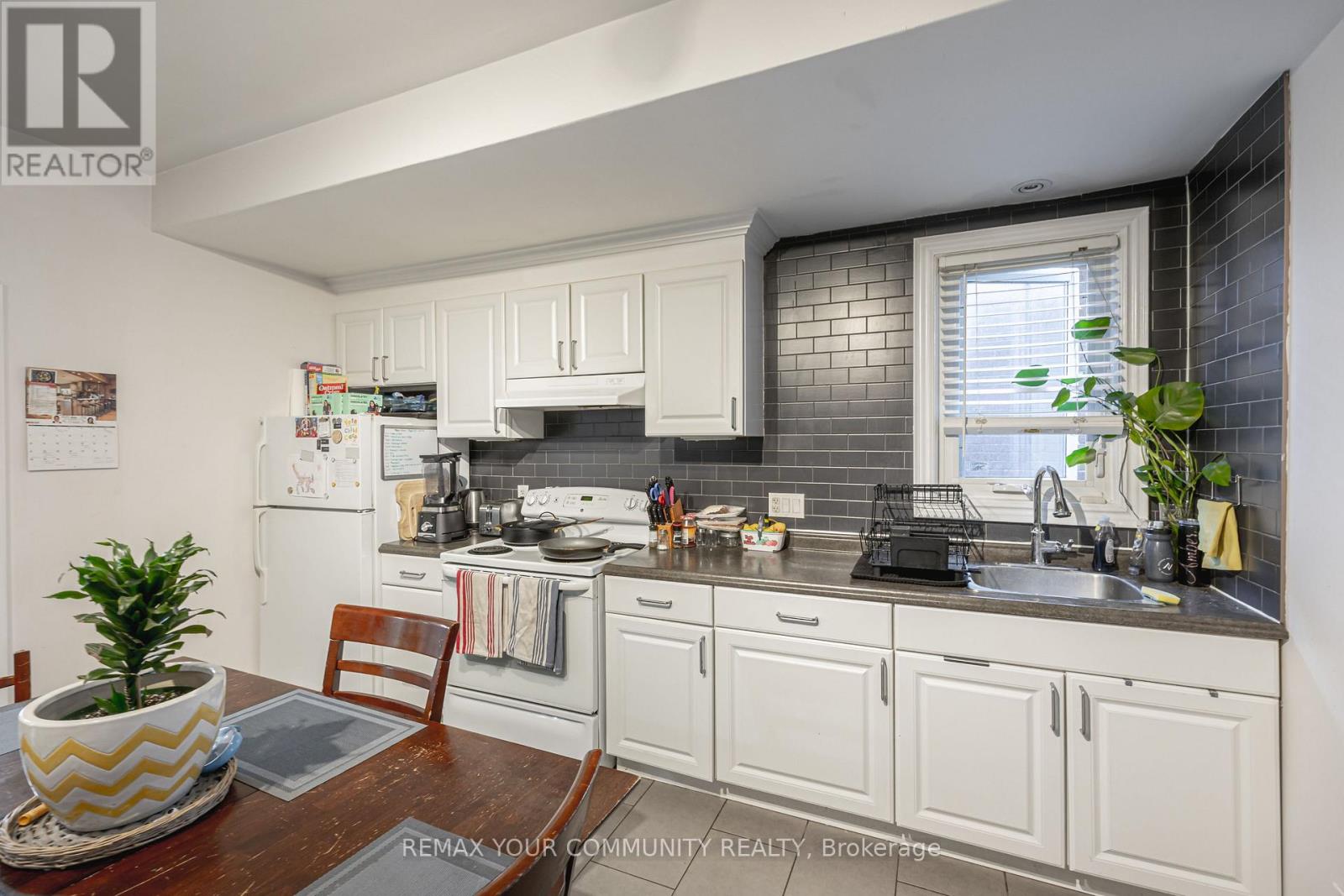 154 Day Avenue, Toronto (Caledonia-Fairbank), Ontario  M6E 3W3 - Photo 31 - W12886824