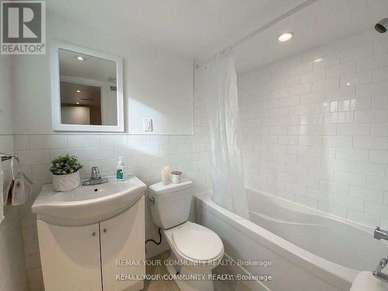 154 Day Avenue, Toronto (Caledonia-Fairbank), Ontario  M6E 3W3 - Photo 41 - W12886824