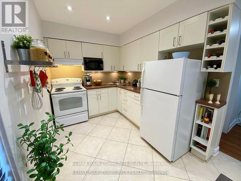 154 Day Avenue, Toronto (Caledonia-Fairbank), Ontario  M6E 3W3 - Photo 47 - W12886824