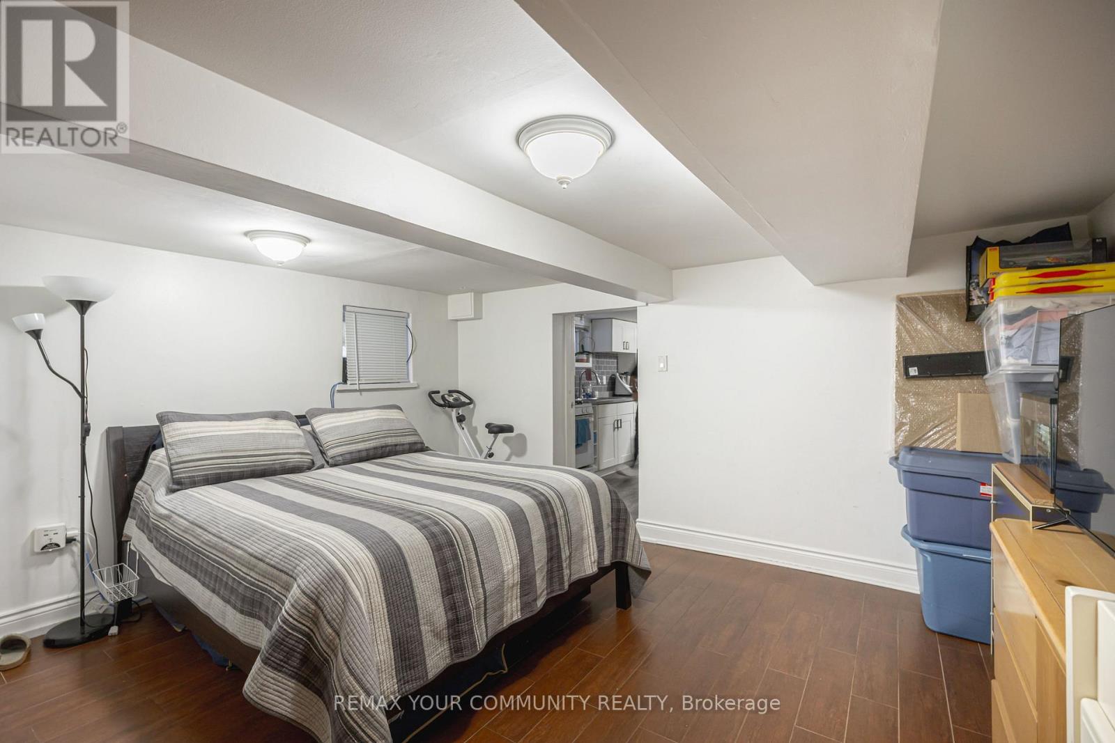 154 Day Avenue, Toronto (Caledonia-Fairbank), Ontario  M6E 3W3 - Photo 9 - W12886824