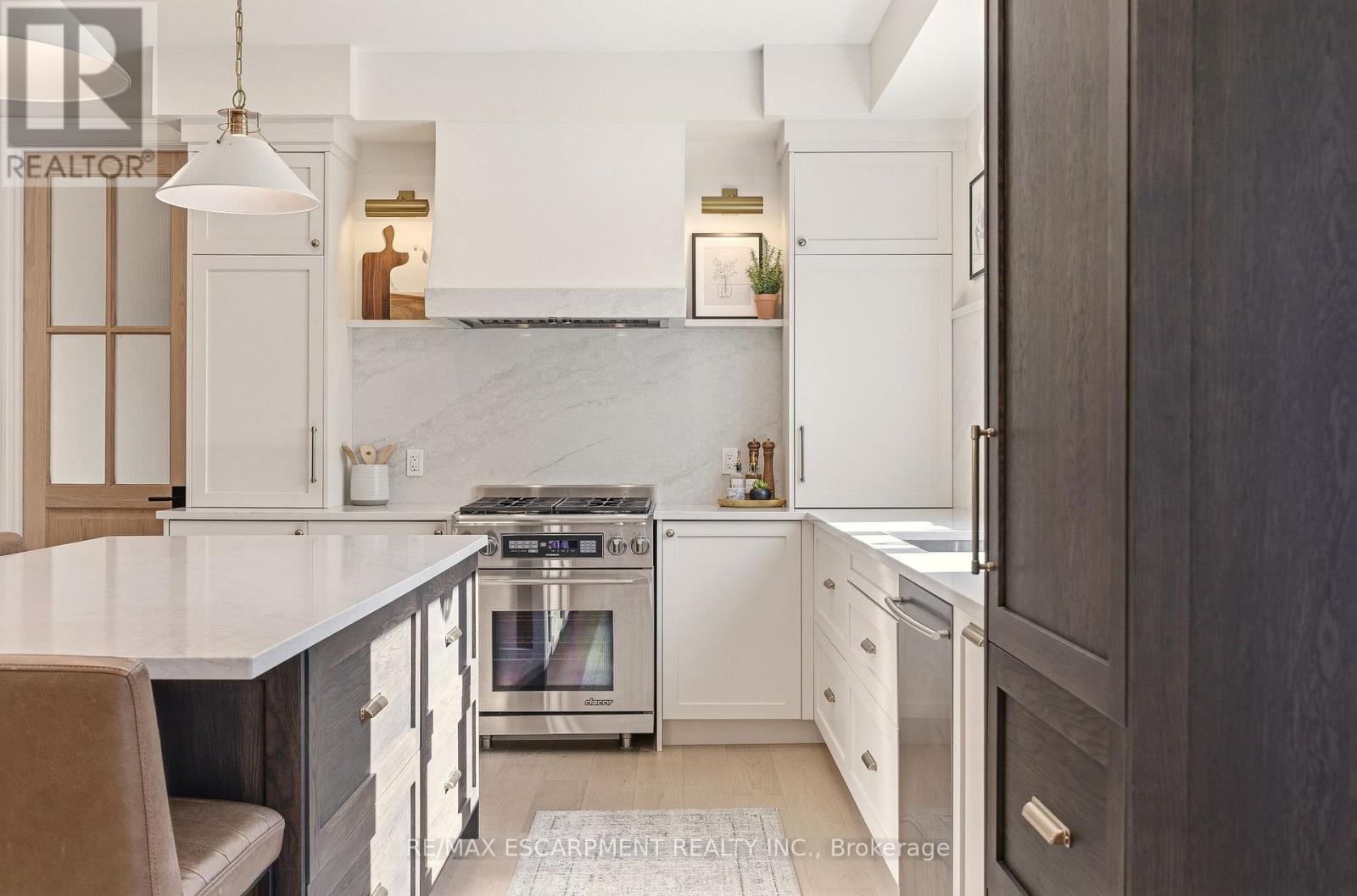 940 Gorton Avenue, Burlington, Ontario  L7T 1S5 - Photo 15 - W12886888