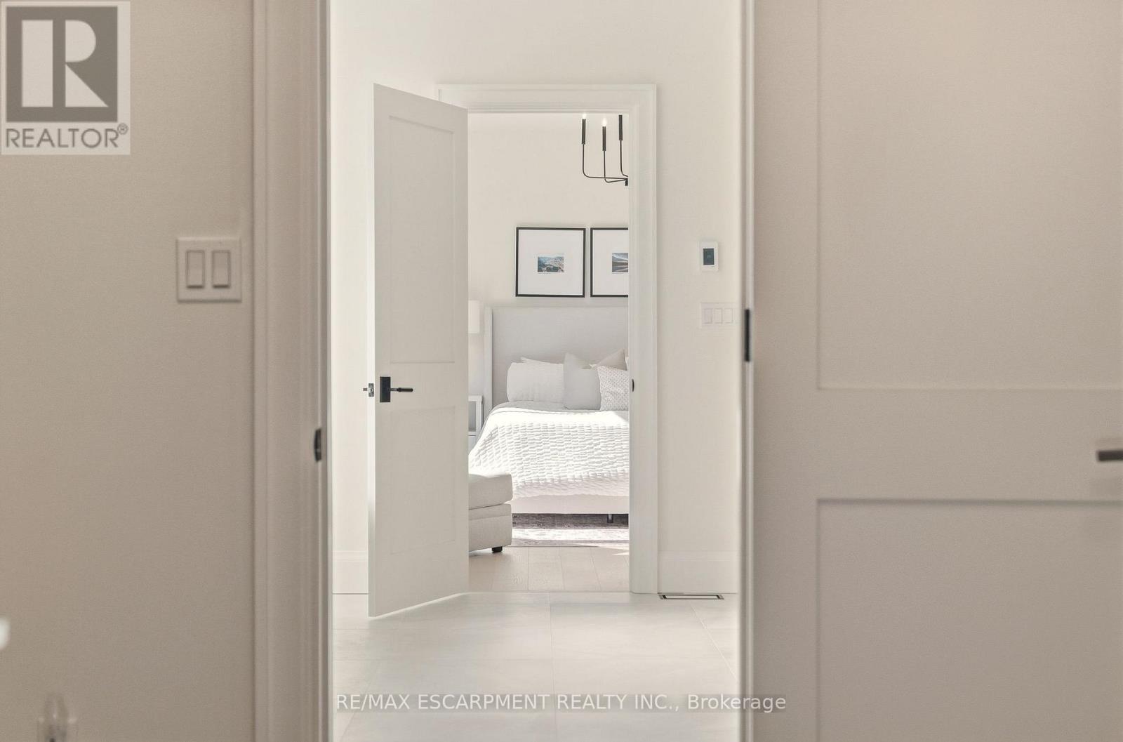 940 Gorton Avenue, Burlington, Ontario  L7T 1S5 - Photo 30 - W12886888