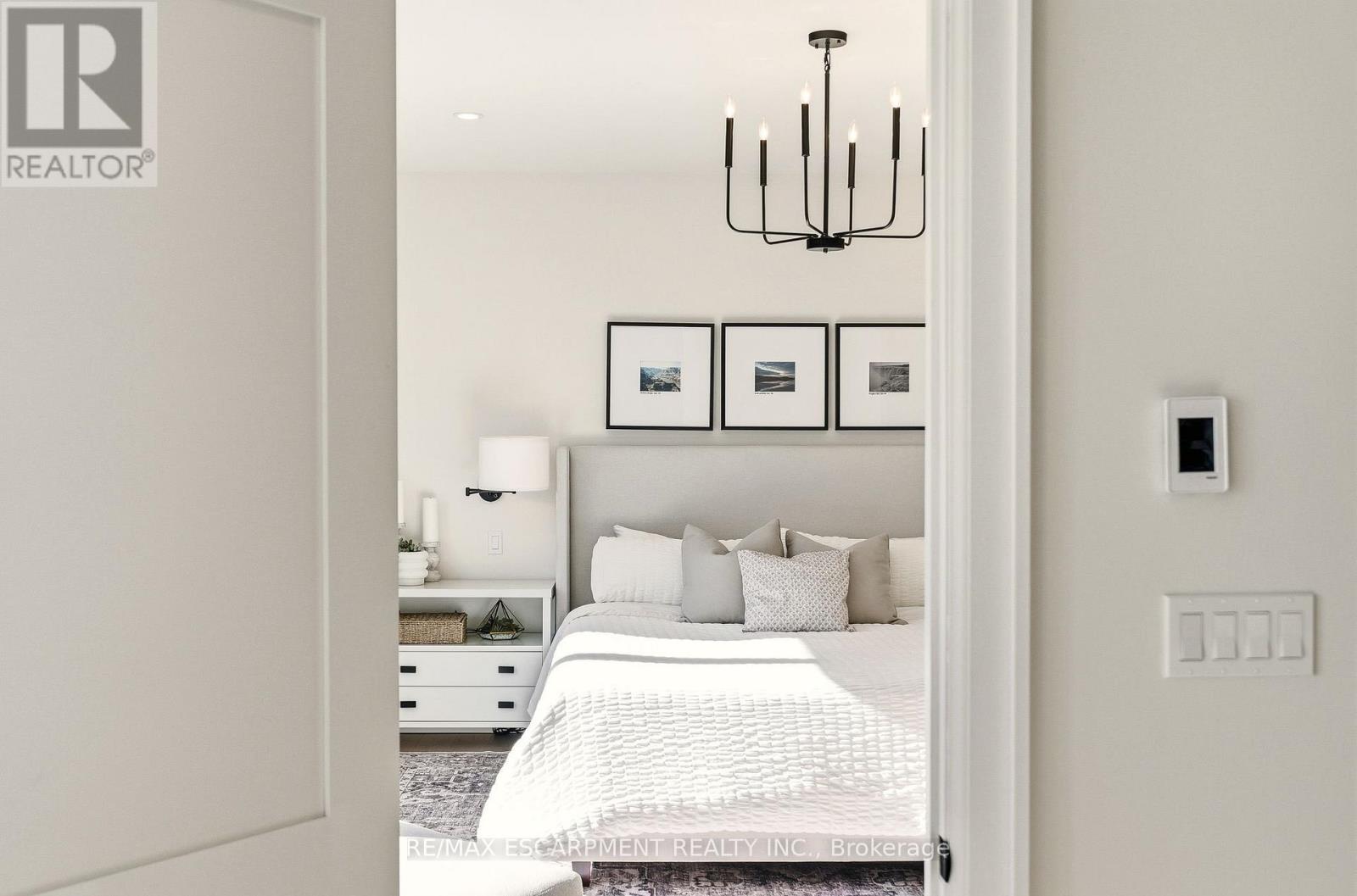 940 Gorton Avenue, Burlington, Ontario  L7T 1S5 - Photo 35 - W12886888